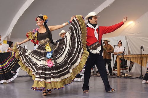 640px-Desfile_infantil_Festival_Nacional_del_Bambuco_Neiva_Huila_2018